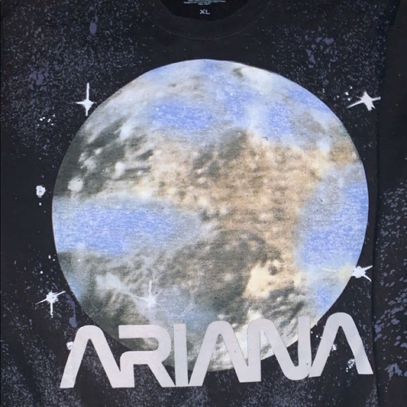 Ariana Grande 1993 NASA Lollapolooza crewneck - Picture 2 of 5